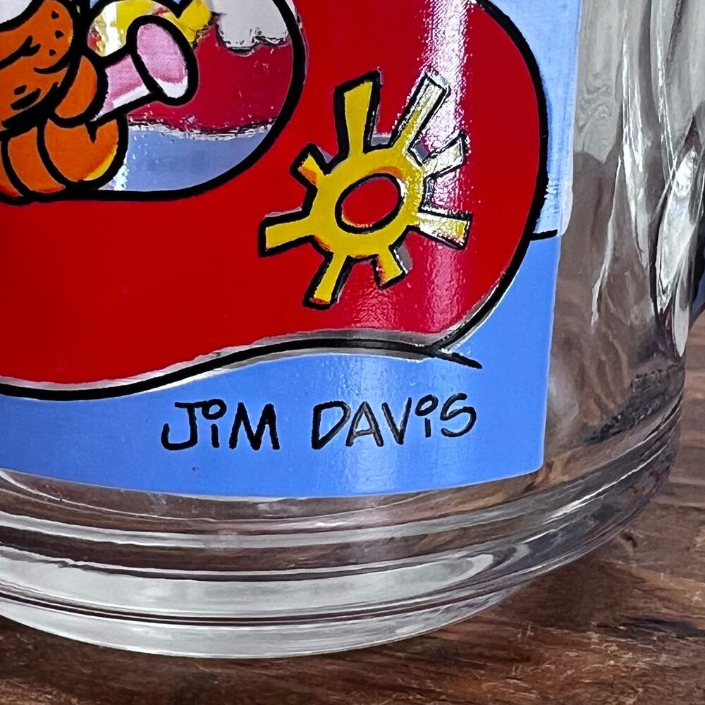 Garfield and Odie collectors coffee cup from
Vintage 1978-80 Garfield McDonalds - Picture 5 of 6